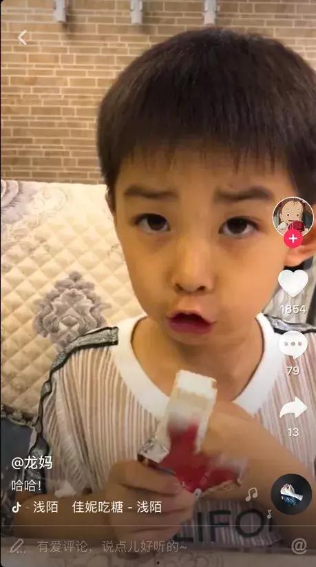 抖音吃瓜婴儿,吃瓜婴儿萌态十足，网友直呼可爱爆表！